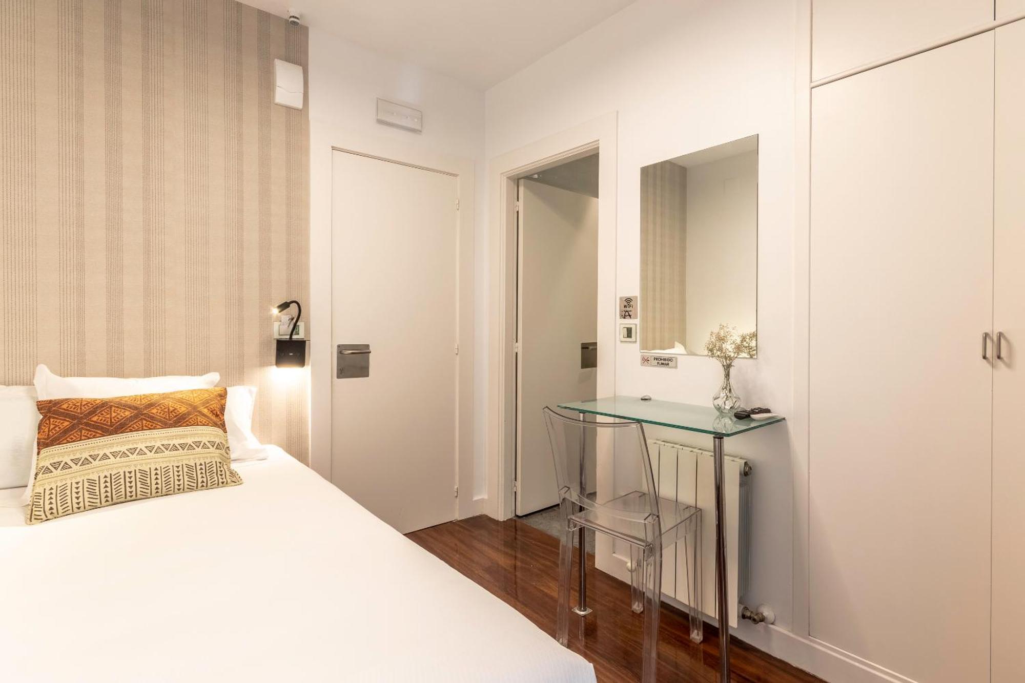 Single Room with Patio View,1558530331:JPEG